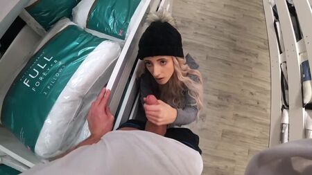 Jade: sborrata in faccia in pubblico, cumwalk, flash, sconosciuti, OnlyFans