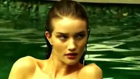 Rosie Huntington-Whiteley - Raccolta di foto di nudo sensazionali