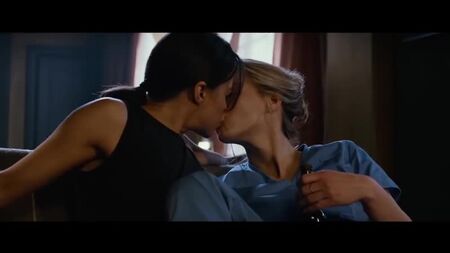 Michelle Rodriguez: scena di bacio lesbico bollente in NEMESI (4K ULTRA HD)