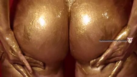 Lauren Summer - Bagno in oro nude