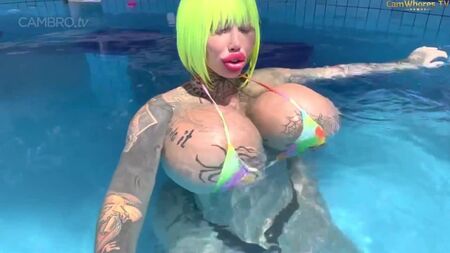 Bimbo, Maria Maddalena, tette grandi, culo
