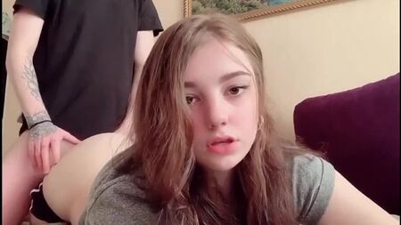 Una ragazza russa carina si fa scopare duramente da un insegnante PORNO amatoriale fatto in casa, sesso in calze, pompino, sesso anale, stupro, adolescente