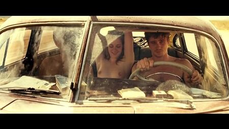 Le scene di sesso in topless di Kristen Stewart in *On the Road*