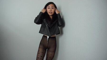 Un video di acquisti di vestiti (ma nuda)