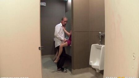 Sesso nel bagno del ristorante