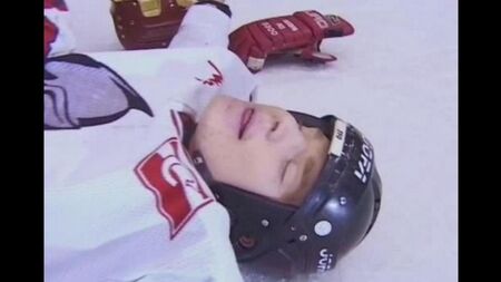 Il fan ha dato al giocatore di hockey per scoparla in anale