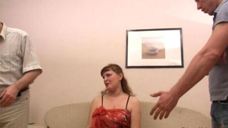 Doppio pompino da una vecchia