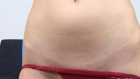 È venuto in calze e mutandine per il casting porno
