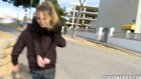 Fanculo per strada con una ragazza