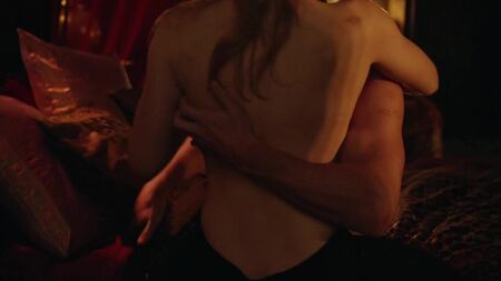 Emily Bett Rickards nuda ma coperta – Arrow (2015) stagione 3, episodio 20, HD 720p