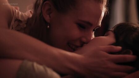 Alexandra Turshen, Michelle Hendley nude - Boy Meets Girl (2014) HD 1080p Guarda online