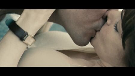 Rachel Weisz Nude (covered) - 360 (2012) HD 1080p Guarda online / Rachel Weisz - Caleidoscopio d'amore