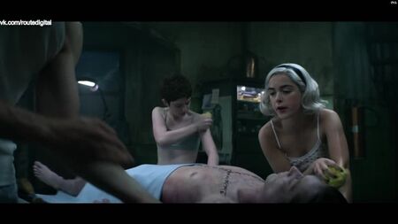Kiernan Shipka Sexy - Le terrificanti avventure di Sabrina S03E01-08 (2020) 1080p / Kiernan Shipka - Le terrificanti avventure di Sabrina