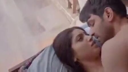 Scena di sesso bollente con Bhumi Pednekar