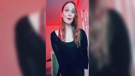 La tiktoker Brynn Woods mostra il suo sedere sexy