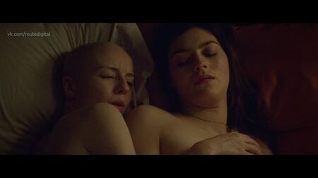 Kacey Rohl, Amber Anderson nude - White Lie (2019) HD 1080p Guarda online / Kacey Rohl, Amber Anderson - Una bugia per salvarsi