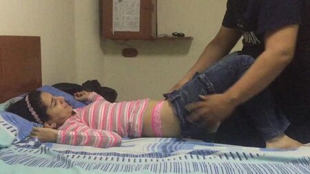 ragazza di 18 anni, primo video porno, sborrata in faccia, ragazza dolce