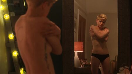 Mae Martin, Charlotte Ritchie nude – Feel Good st. 1 ep. 1–5 (2020) HD 1080p Guarda / Mae Martin, Charlotte Ritchie – How Good