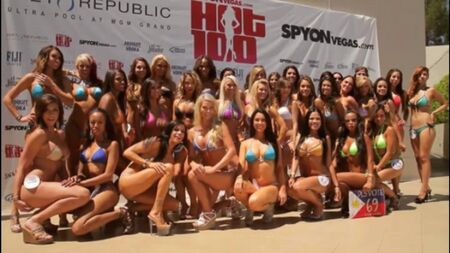 Concorso di mini bikini. Mini bikini contest. Belle ragazze