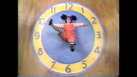 Il grande divano comodo - Allungamento dell'orologio