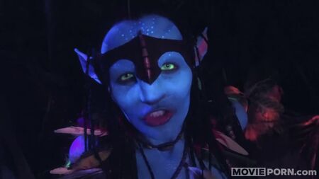[MoviePorn] Zoe Saldana — Porndora [Avatar, 2009] [POV, Solo sesso, Uniforme]