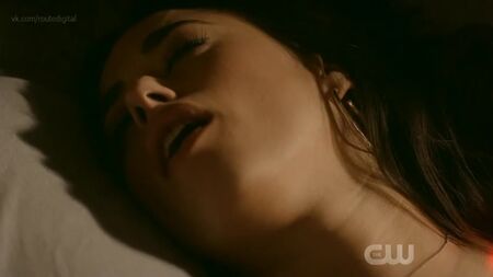 Jeanine Mason - Roswell, New Mexico s01e13 (2019) HD 1080p Nuda? Sexy! Guarda online