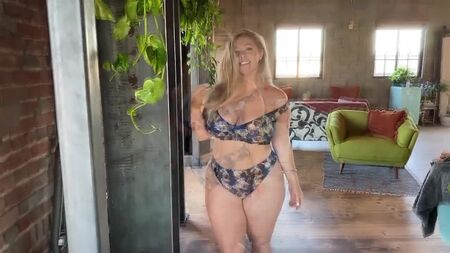 Ellana Bryan: Dietro le quinte di Fashion Nova Curve - 4K