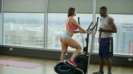 L'allenamento in palestra di Kendra Lust