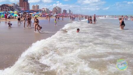 4K - Passeggiata sulla spiaggia di GESELL: una splendida giornata di sole nell'estate 2022