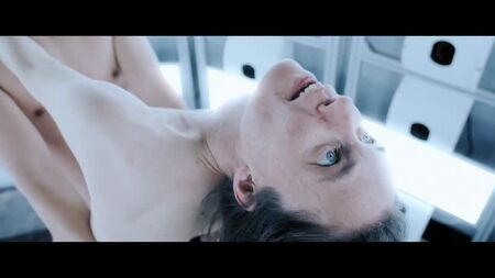 Friederike Kempter, Eva Löbau, Katja Bürkle, Maria Hofstätter, Lara Mandoki Nude - Solitudine, sesso e compassione (2017) Guarda