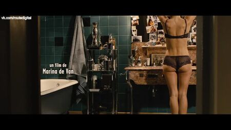 Sophie Marceau nuda (trasparente) in *Ne te retourne pas* (Don't Look Back, 2009) hd1080p / Sophie Marceau - Non voltarti indietro