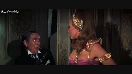 Ursula Andress, Daliah Lavi, ecc. - Casino Royale (1967) HD 1080p Blu-ray: scene di nudo? Sexy! Guarda online