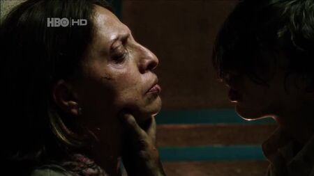 Veronica Falcon in Sr Ávila Stagione 1, Episodi 1-2