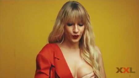 Lesya Nikityuk nuda sulla rivista XXL
