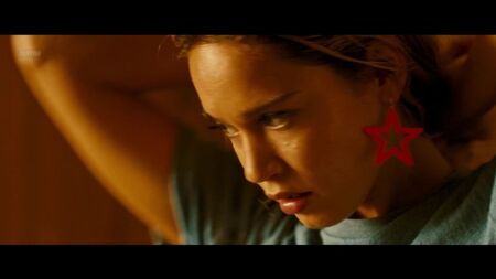 Matilda Anna Ingrid Lutz nuda - Revenge (USA 2018) 1080p - Guarda online