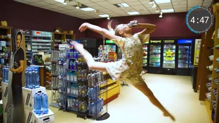 BRYNN RUMFALLO DI "DANCE MOMS" SFA FONDO NELLA SFIDA FOTOGRAFICA DI 10 MINUTI (più un fantastico g