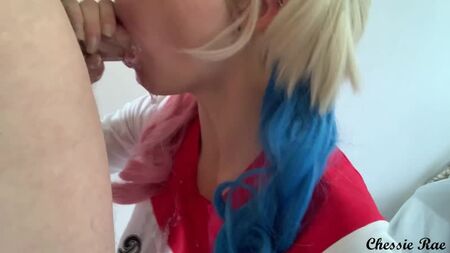 Chi l'avrebbe mai detto che Harley Quinn avesse una seconda di seno e sapesse fare un deepthroat!? - Chessie Rae