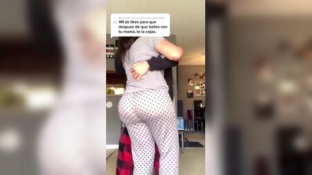 Si fa la sua donna matura e la carica su TikTok