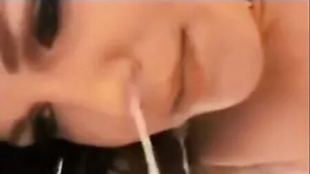 sperma di drago arrabbiato che esce dal naso