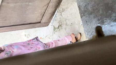 Guarda il video completo della ragazza di paese che fa il bagno completamente nuda nel ruscello