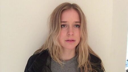 Elizabeth Lail (Donna)