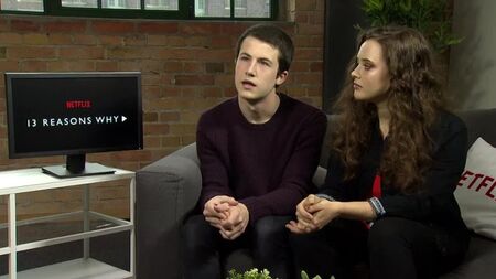 Intervista a Dylan Minnette e Katherine Langford sul teen drama di Netflix «13 Reasons Why» - YouTube