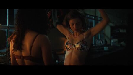 Olivia Scott Welch, Kiana Madeira, Julia Rehwald - Fear Street Parte 1 1994 (2021) Olivia Welch, Kiana Madeira - Street of Fear