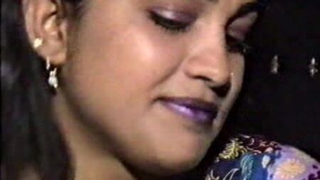 Lahore HEERA MANDI: ragazza pakistana del Punjab in un rapporto a tre