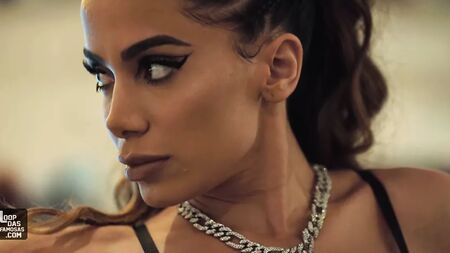 Anitta è nuda