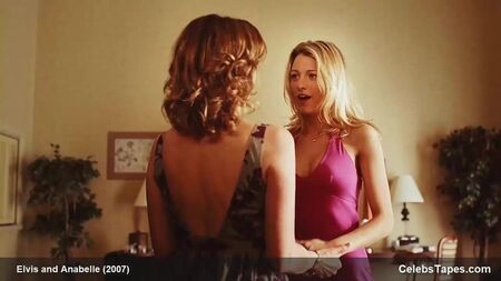 Blake Lively, sexy e affascinante in bikini in alcune scene sensuali