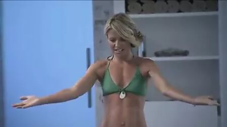 Kelly Ripa - Bikini bagnato