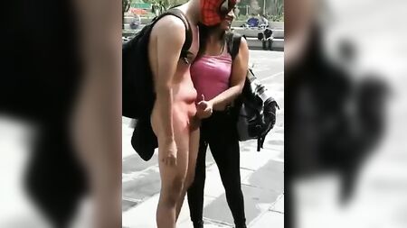 CFNM in pubblico