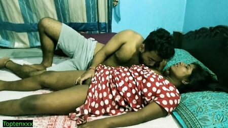 Sesso romantico tra adolescenti tamil in una camera d'albergo con audio in hindi
