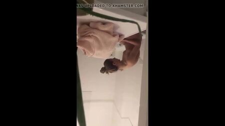 La ragazza della finestra dei voyeur mi ha beccato